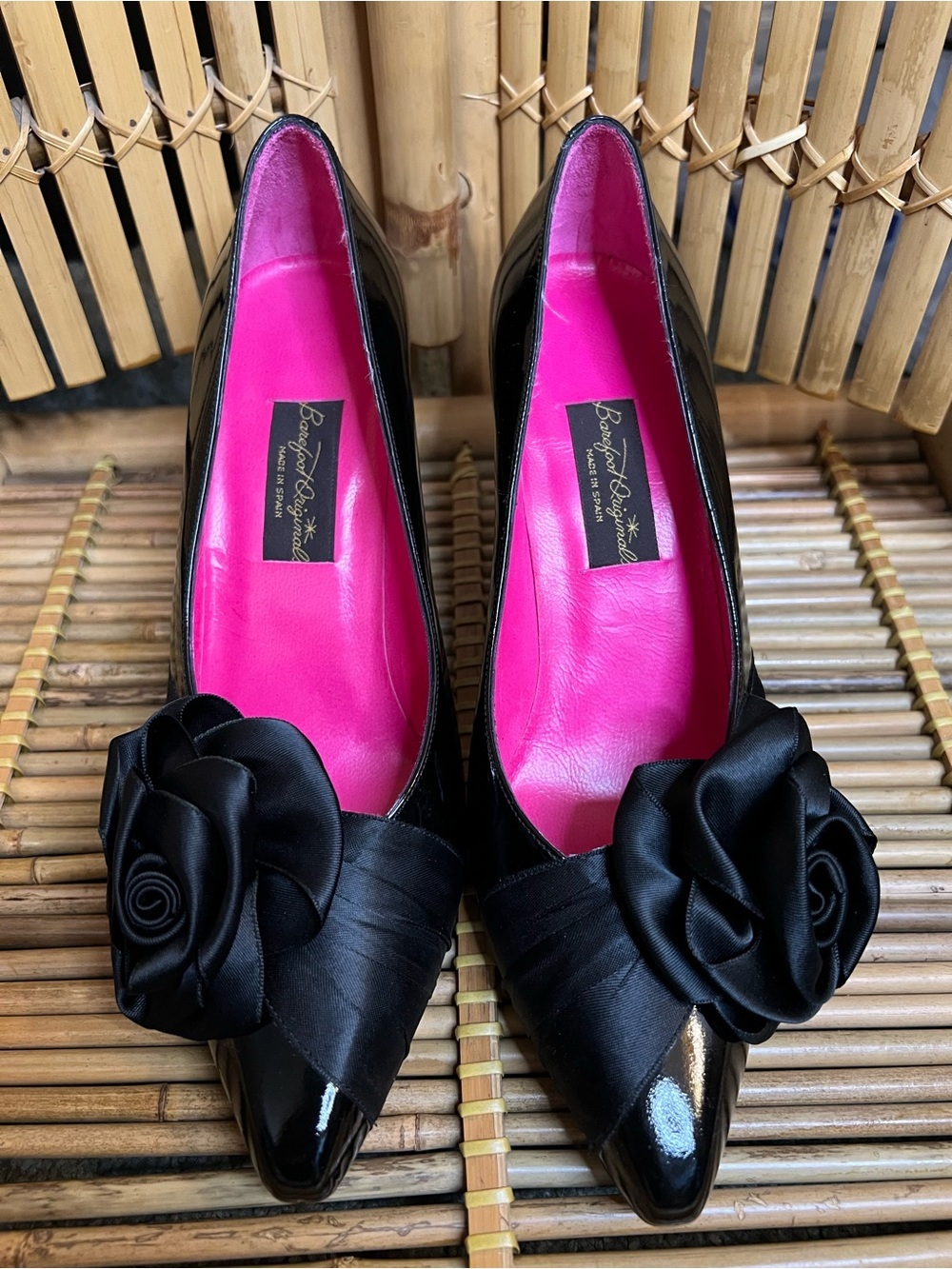 Vintage barefoot originals  Black Patent Pointed Toe Pumps with Flower Detail